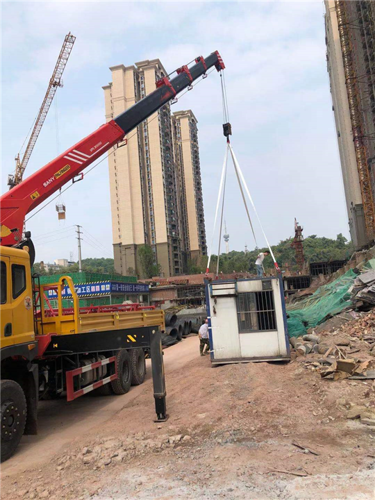 玉林市随车吊师傅告诉你租赁随车吊车如何区分吨位