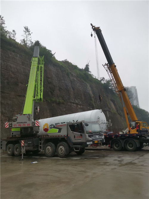 玉林市“不怕风雨冻”—— 吊车的 “恶劣环境适应” 技术